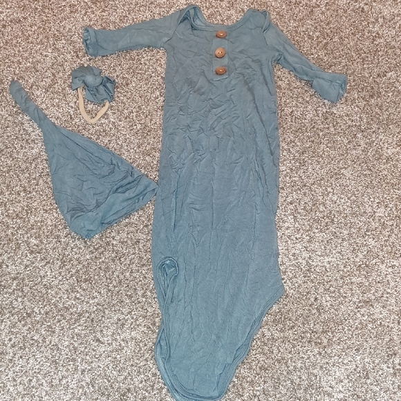 Caden Lane Gown Set - Picture 1 of 4